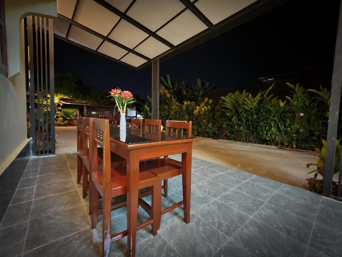 Saphaothong Guesthouse Vang Vieng Eksteriør bilde