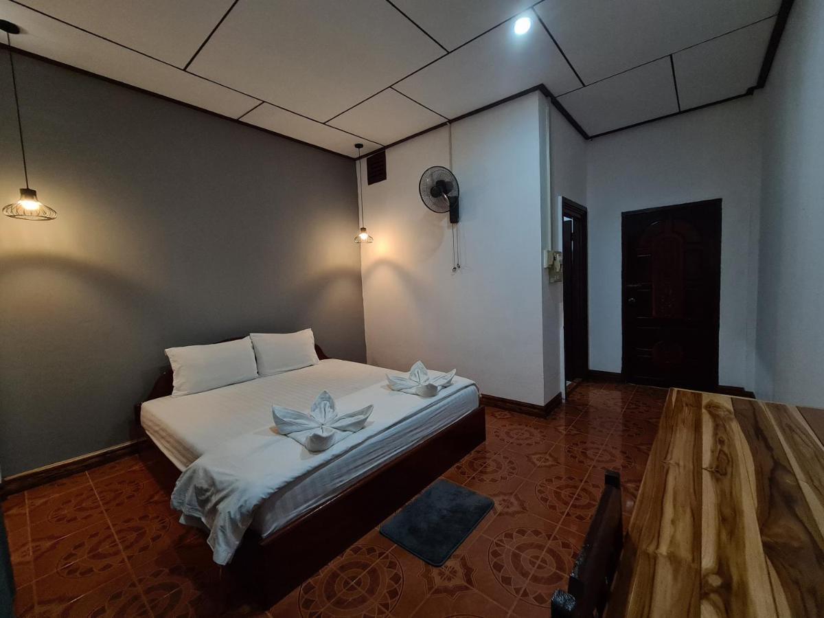 Saphaothong Guesthouse Vang Vieng Eksteriør bilde