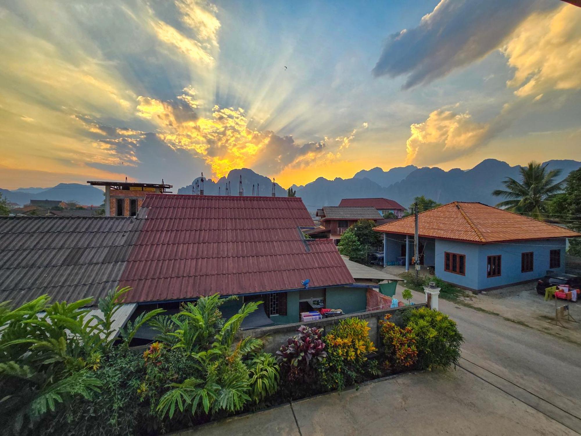 Saphaothong Guesthouse Vang Vieng Eksteriør bilde
