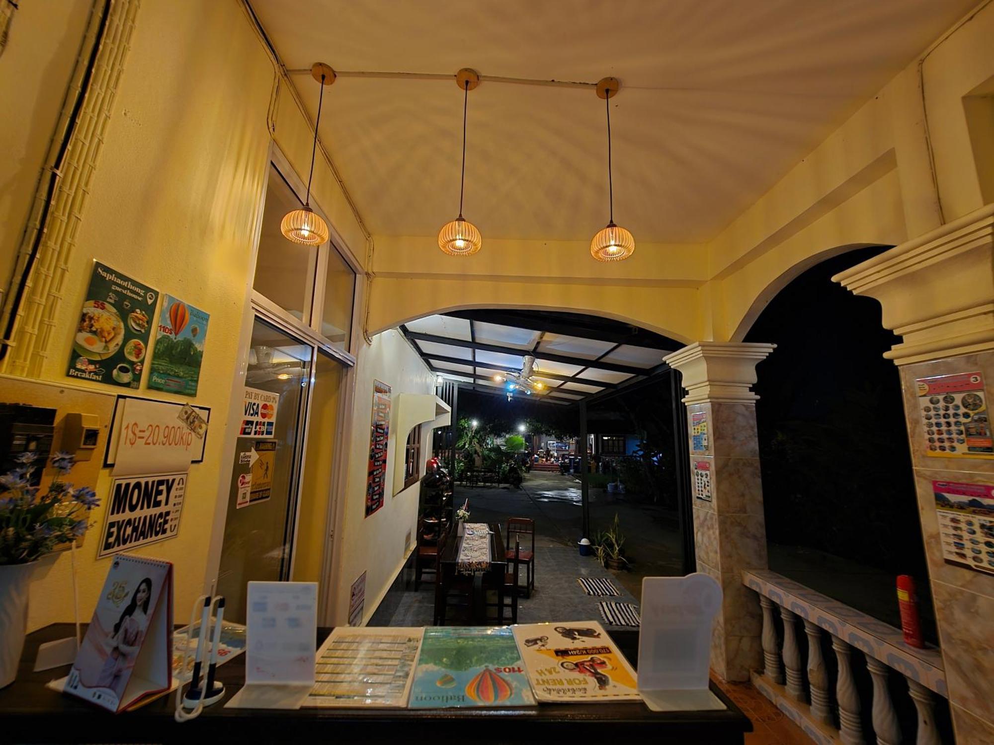 Saphaothong Guesthouse Vang Vieng Eksteriør bilde