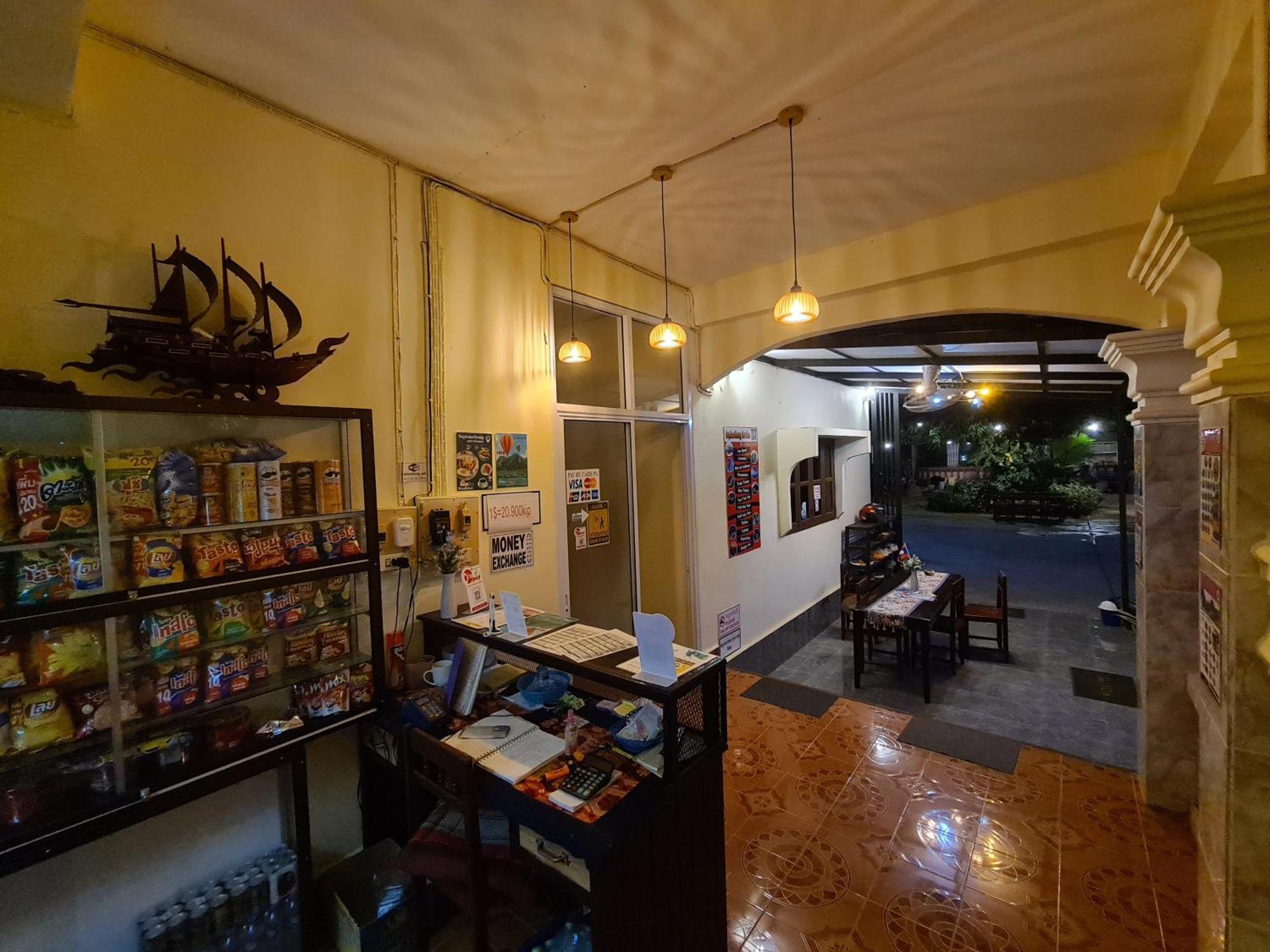Saphaothong Guesthouse Vang Vieng Eksteriør bilde