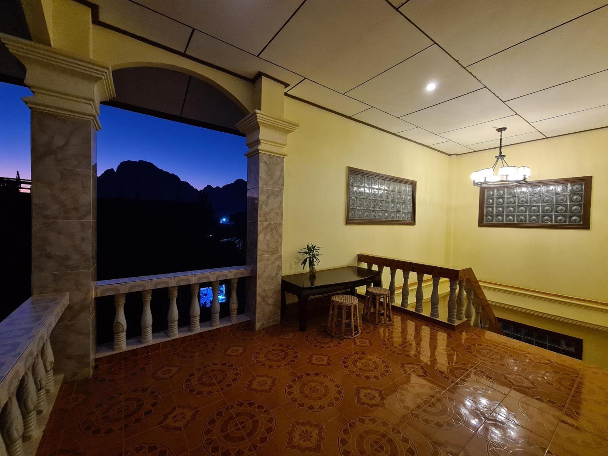 Saphaothong Guesthouse Vang Vieng Eksteriør bilde