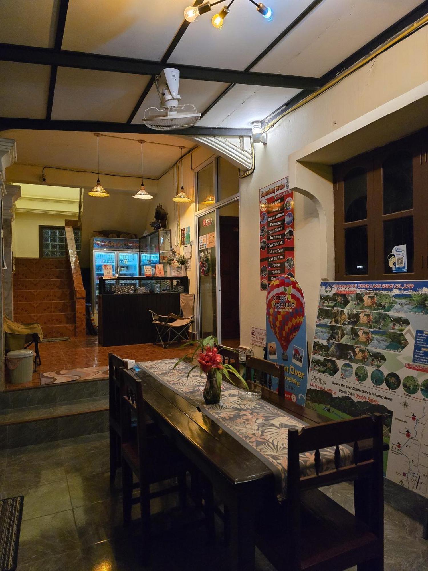 Saphaothong Guesthouse Vang Vieng Eksteriør bilde